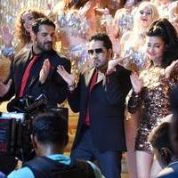 Welcome Back - Mika Singh with John Abraham and Shruti Hasan On Location for WELCOME BACK Pics