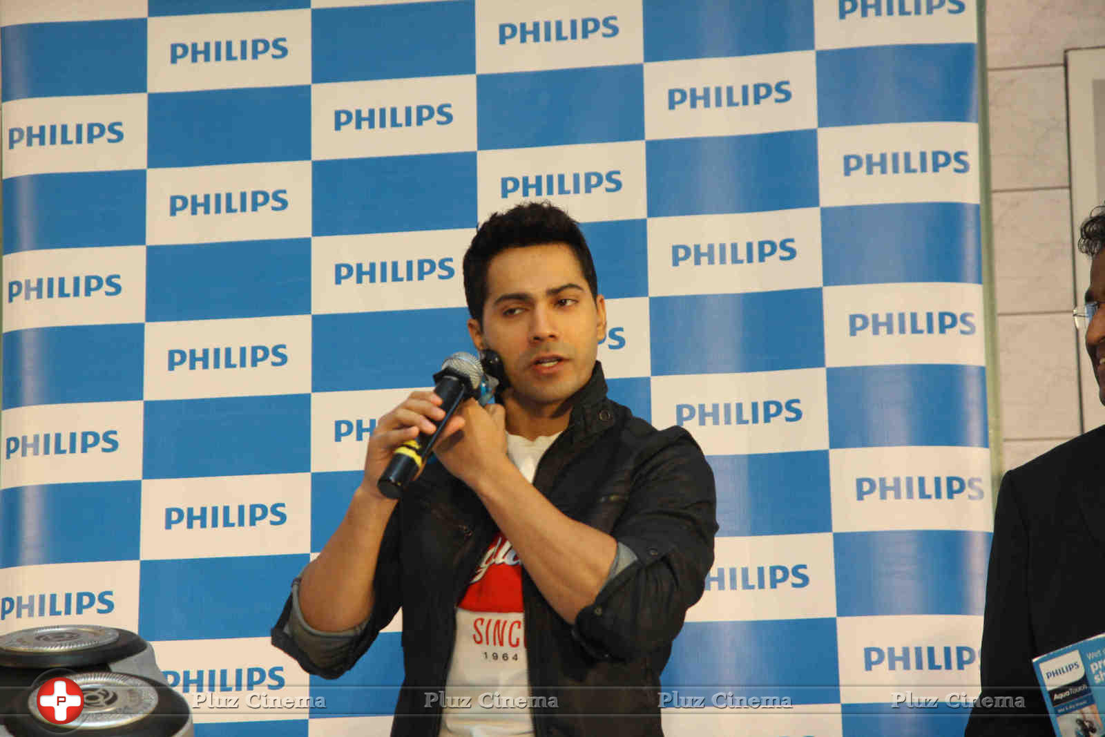 Philips India announces Varun Dhawan as their new brand ambassador pics | Picture 1062596