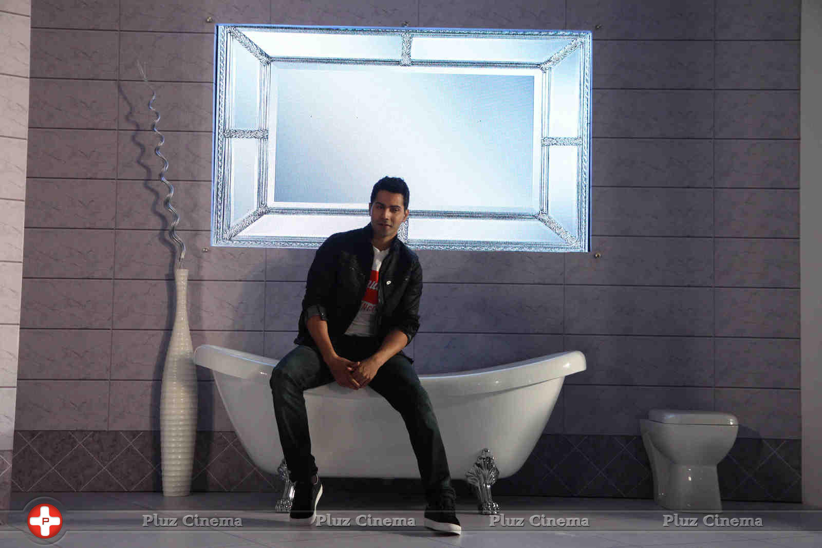 Philips India announces Varun Dhawan as their new brand ambassador pics | Picture 1062649