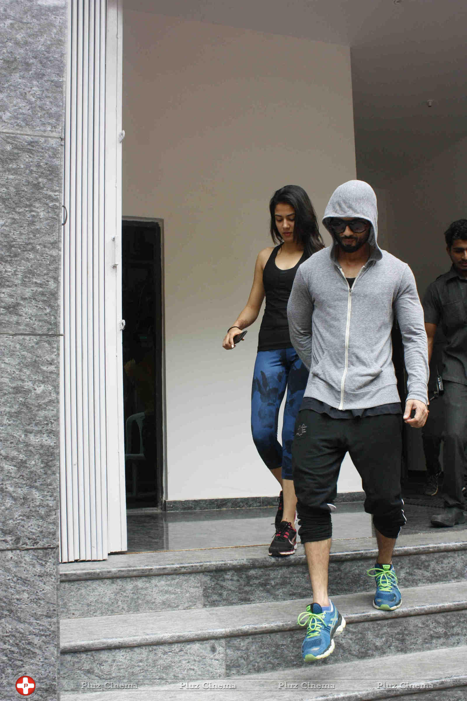 Shahid Kapoor with his wife Mira Rajput spotted outside a gymnasium photos | Picture 1065774