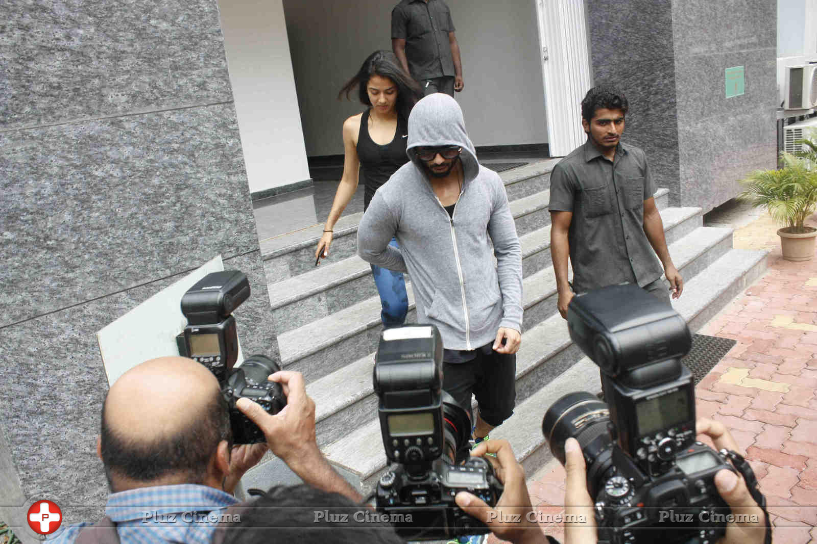 Shahid Kapoor with his wife Mira Rajput spotted outside a gymnasium photos | Picture 1065776