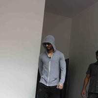 Shahid Kapoor with his wife Mira Rajput spotted outside a gymnasium photos | Picture 1065772