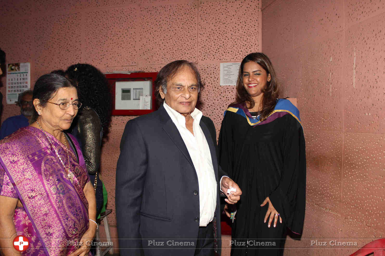 Esha Deol, Zeenat Aman among dignitaries at the convocation ceremony of WWI Photos | Picture 1065872