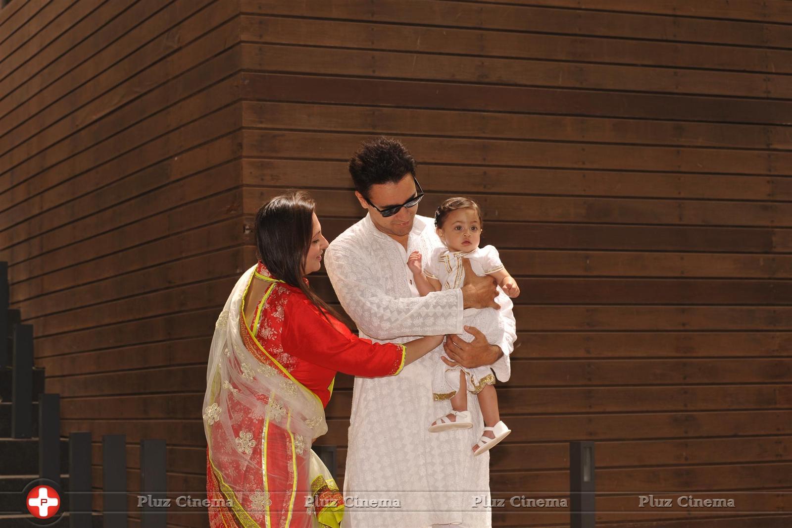 Imran Khan - Imran Khan celebrates Ramzan Eid with his family photos | Picture 1067453