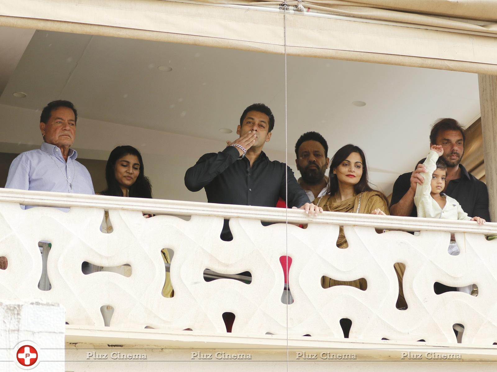 Salman Khan celebrates Ramzan Eid and film Bajrangi Bhaijaan success photos | Picture 1067557