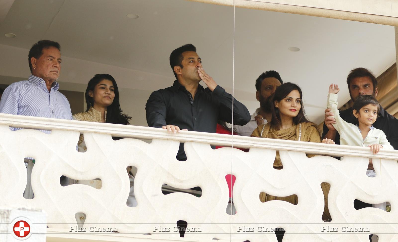 Salman Khan - Salman Khan celebrates Ramzan Eid and film Bajrangi Bhaijaan success photos | Picture 1067558