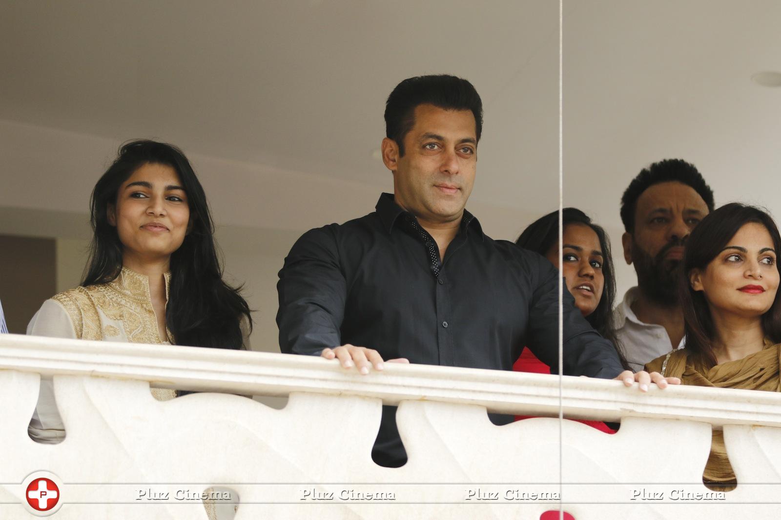 Salman Khan - Salman Khan celebrates Ramzan Eid and film Bajrangi Bhaijaan success photos | Picture 1067559