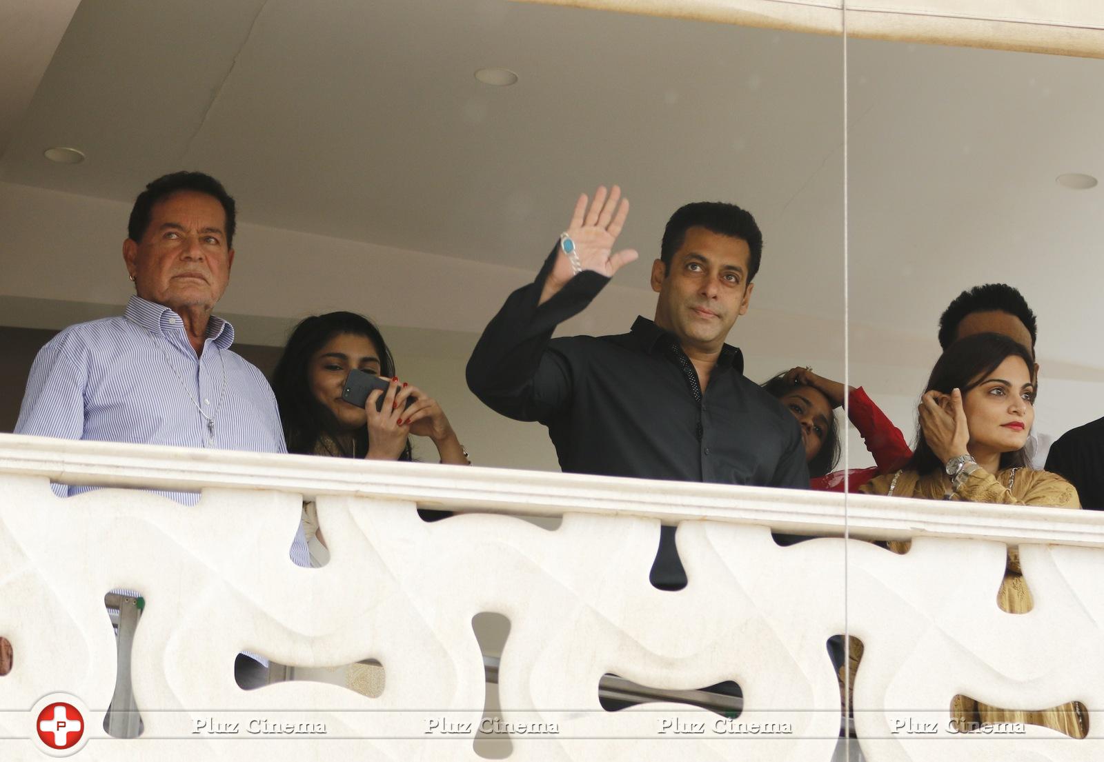 Salman Khan celebrates Ramzan Eid and film Bajrangi Bhaijaan success photos | Picture 1067580