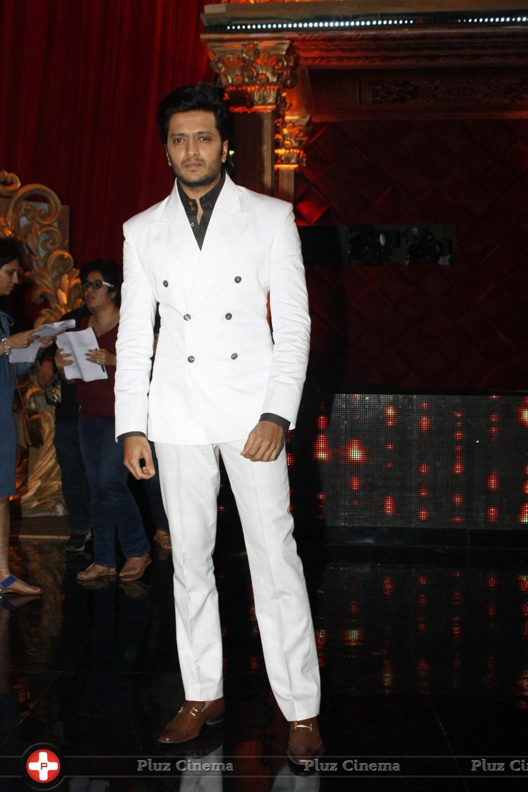 Ritesh Deshmukh - Film Bangistan Promotion On The Set Of Jhalak Reloaded With Judges Photos | Picture 1079442
