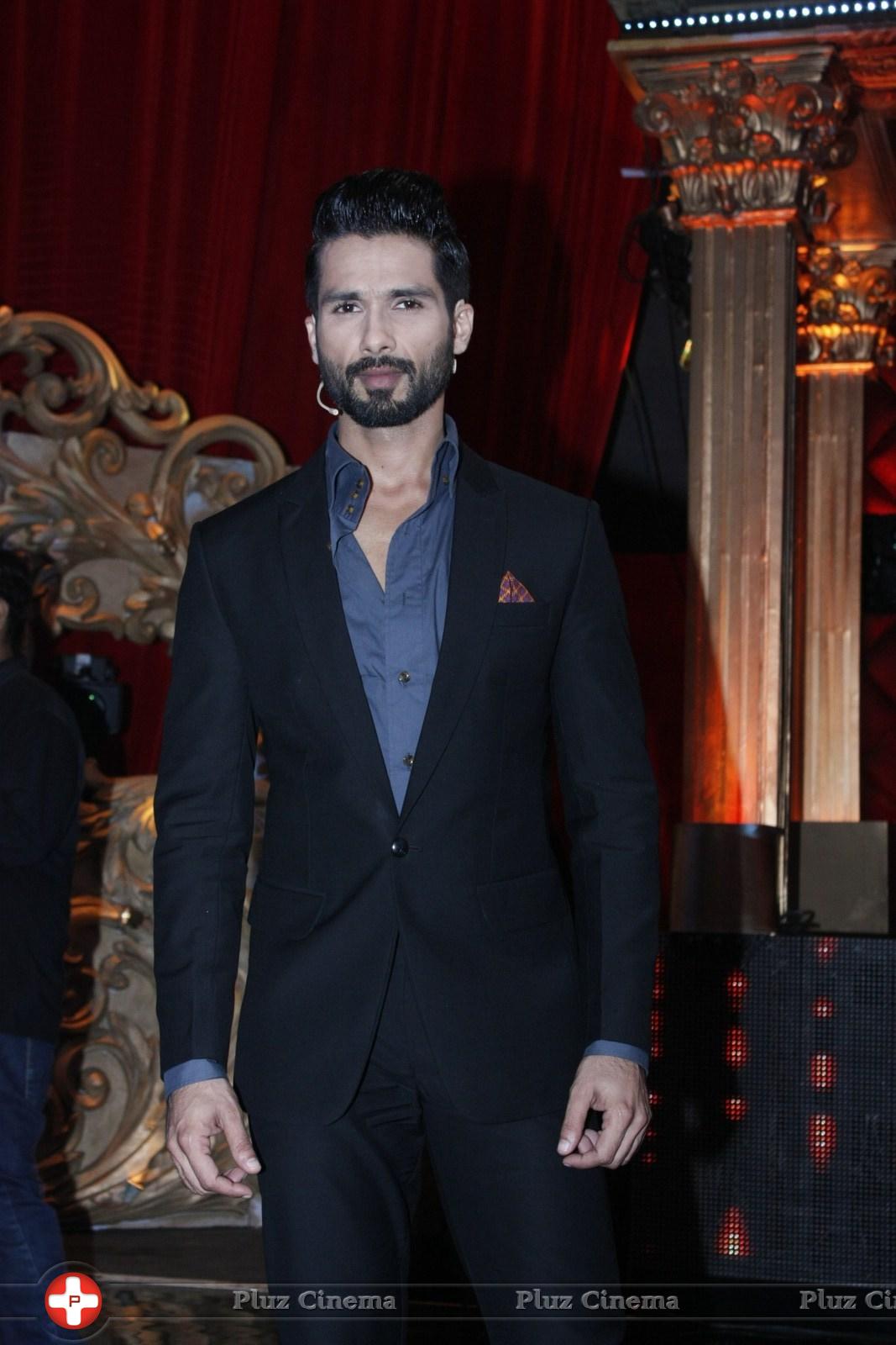 Shahid Kapoor - Film Bangistan Promotion On The Set Of Jhalak Reloaded With Judges Photos | Picture 1079452