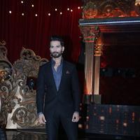 Shahid Kapoor - Film Bangistan Promotion On The Set Of Jhalak Reloaded With Judges Photos | Picture 1079453