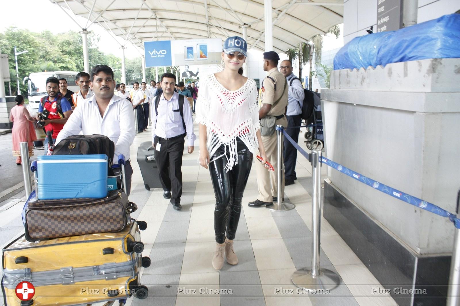 Spotted Urvashi Rautela On Airport Flying To Rajkot Photos | Picture 1079742
