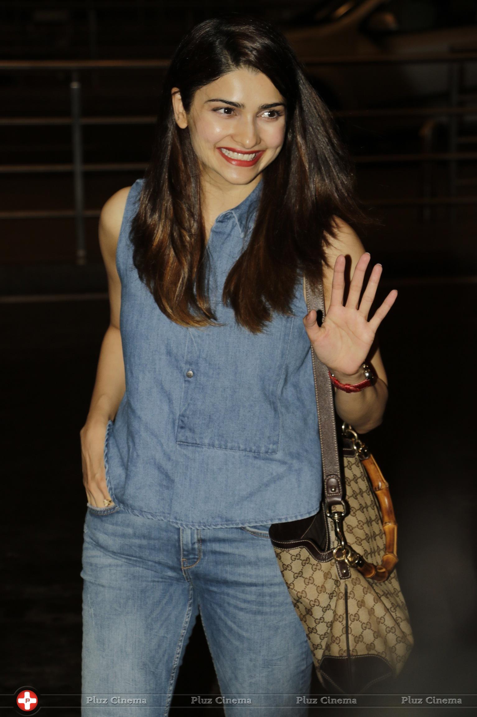 Actress Prachi Desai spotted at Mumbai International Airport Photos | Picture 1079765