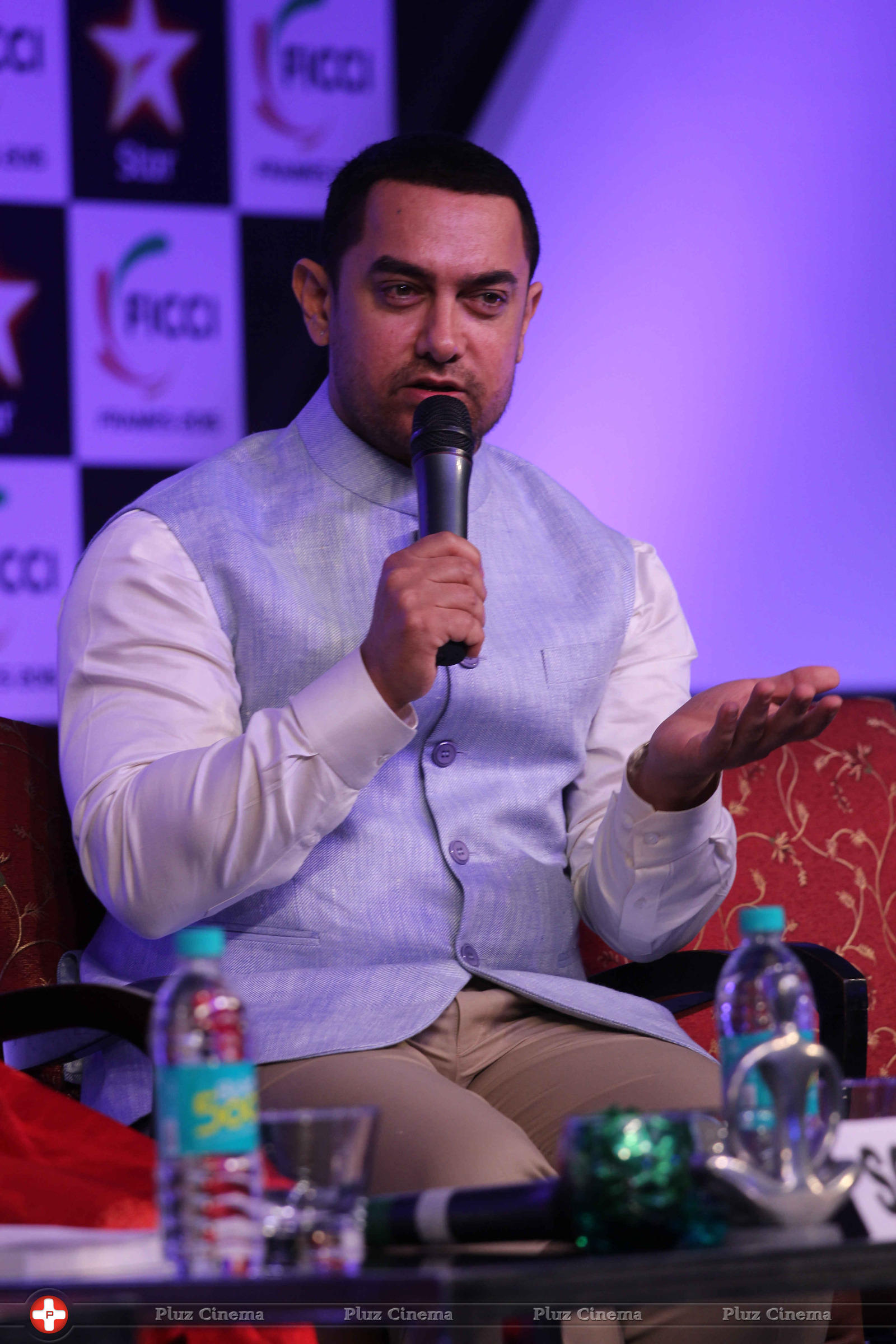 Aamir Khan - Aamir Khan with Kamal Haasan at the inaugural session of FICCI Frames 2015 Photos | Picture 1001453