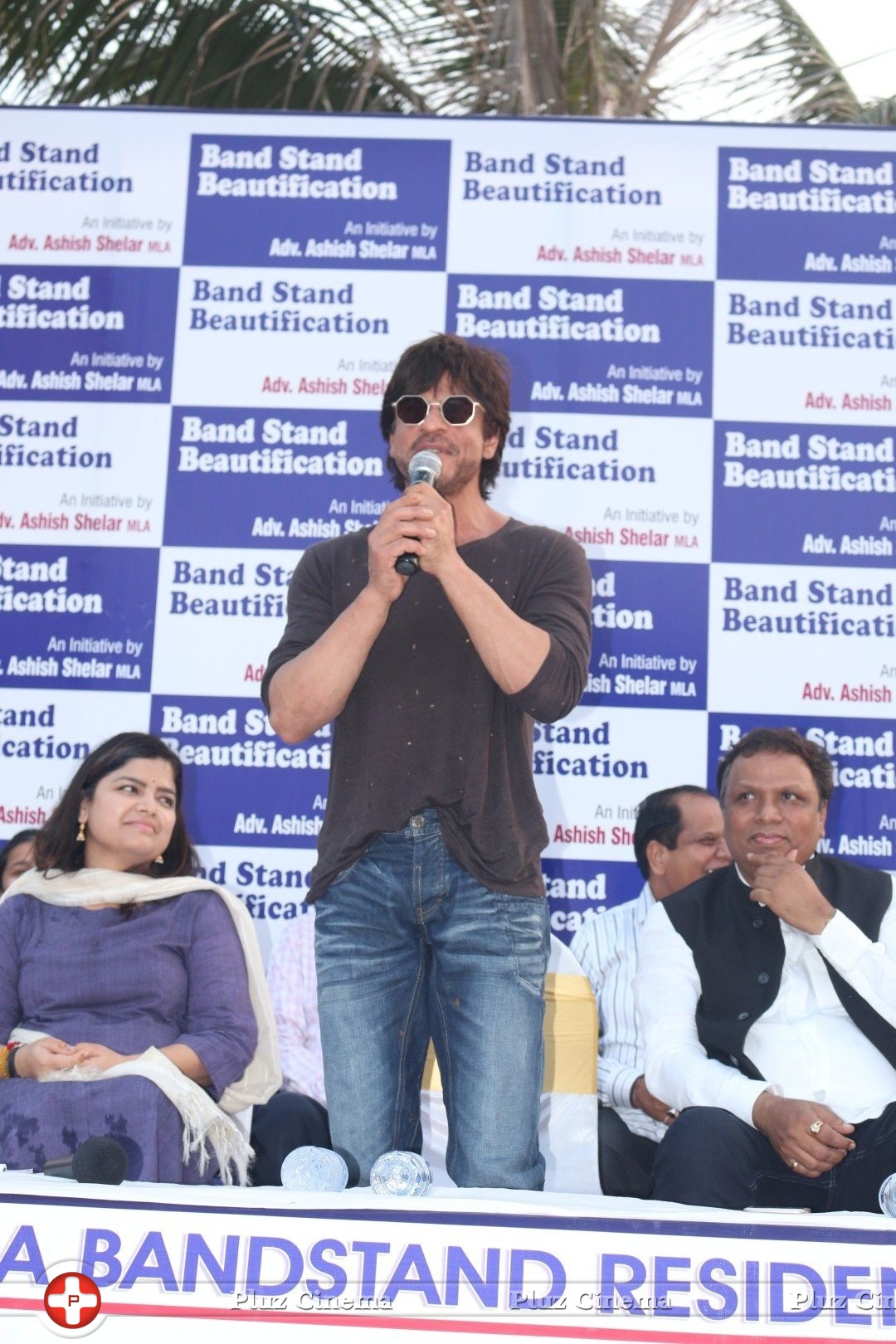 Shahrukh Khan - Mark The Beautification Of Band Stand Bandra By Shah Rukh Khan Photos | Picture 1433385