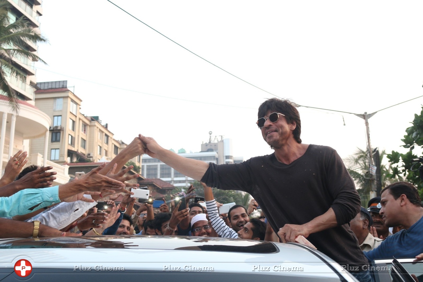 Shahrukh Khan - Mark The Beautification Of Band Stand Bandra By Shah Rukh Khan Photos | Picture 1433392