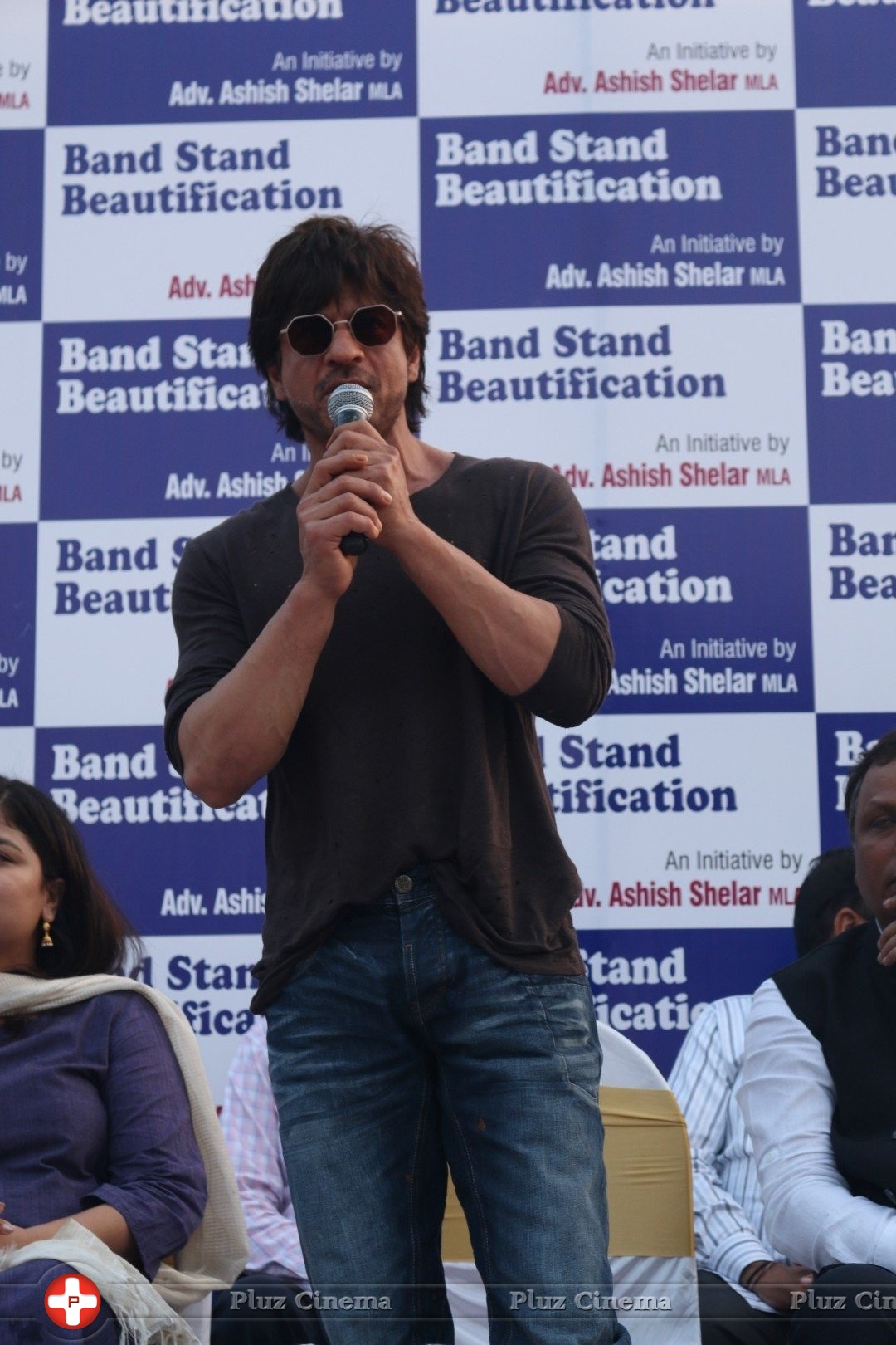 Shahrukh Khan - Mark The Beautification Of Band Stand Bandra By Shah Rukh Khan Photos | Picture 1433384