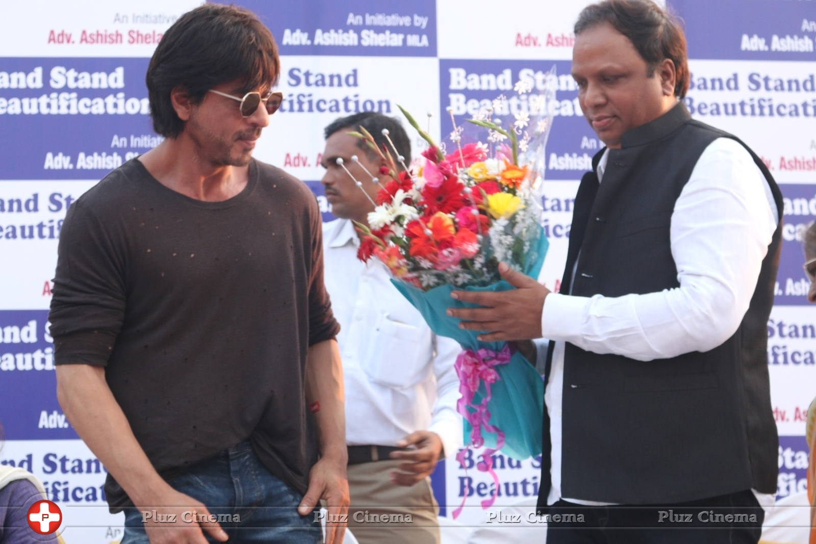 Mark The Beautification Of Band Stand Bandra By Shah Rukh Khan Photos | Picture 1433371
