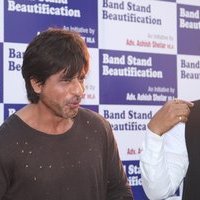Shahrukh Khan - Mark The Beautification Of Band Stand Bandra By Shah Rukh Khan Photos | Picture 1433366