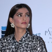 Sonam Kapoor Ahuja - Sonam Kapoor Support Fight Malnutrition In The Country In Association With Fight Hunger Foundation and ACF Photos | Picture 1433519