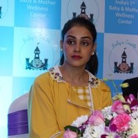 Genelia D Souza launches Baby and Mother Wellness Centre Photos