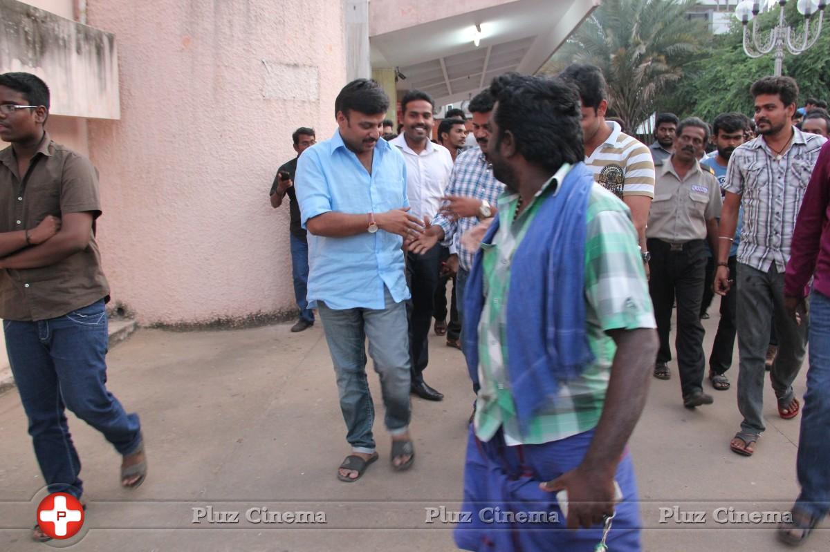 Kayal Team Vists Theaters Photos | Picture 917595