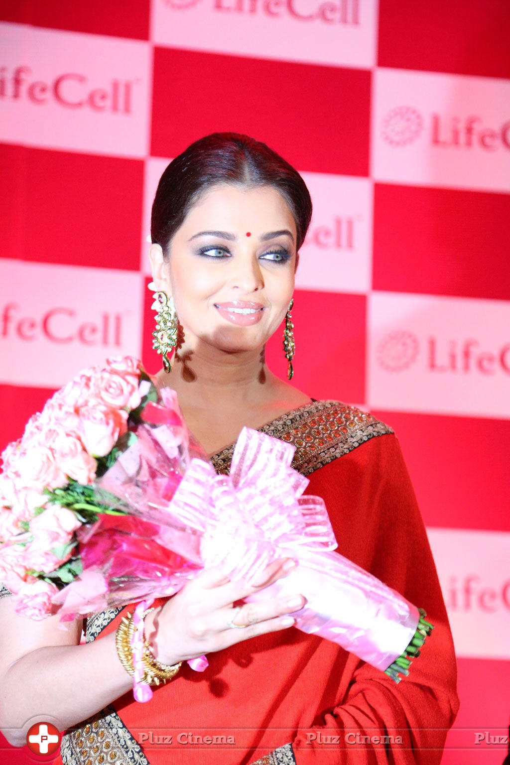 Aishwarya Rai - Aishwarya Rai Bachchan at Launching Lifecell Public Stem Cell Banking Photos | Picture 783193