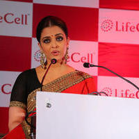 Aishwarya Rai Bachchan - Aishwarya Rai Bachchan at Launching Lifecell Public Stem Cell Banking Photos | Picture 783175