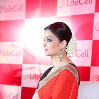 Aishwarya Rai Bachchan - Aishwarya Rai Bachchan at Launching Lifecell Public Stem Cell Banking Photos | Picture 783191