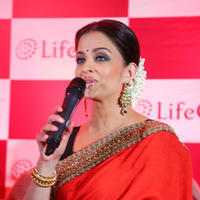 Aishwarya Rai Bachchan - Aishwarya Rai Bachchan at Launching Lifecell Public Stem Cell Banking Photos | Picture 783212