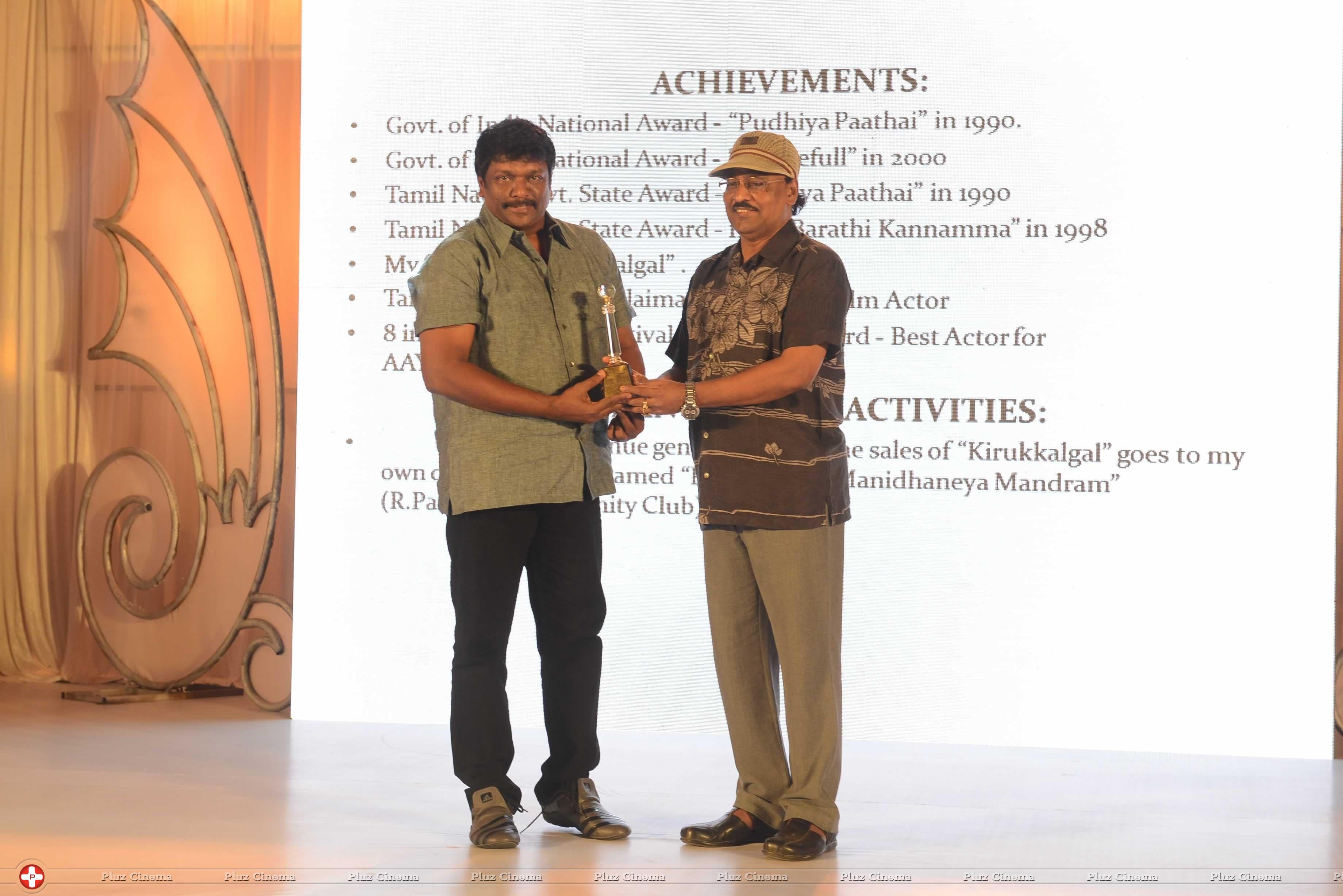 Parthiban and Bhagyaraj awarded by Spring Med Spa at ENVISAGE 2014 Photos | Picture 865818