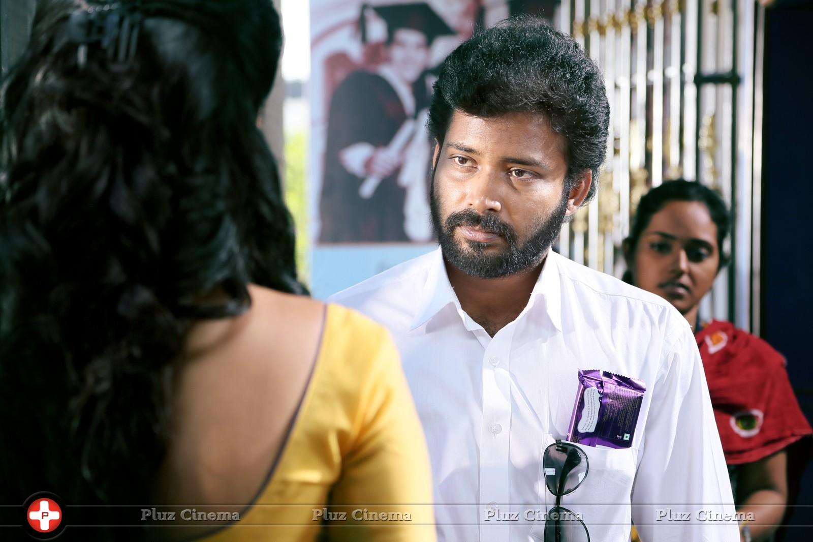 Tamilukku En Ondrai Aluthavum Movie Stills | Picture 879058