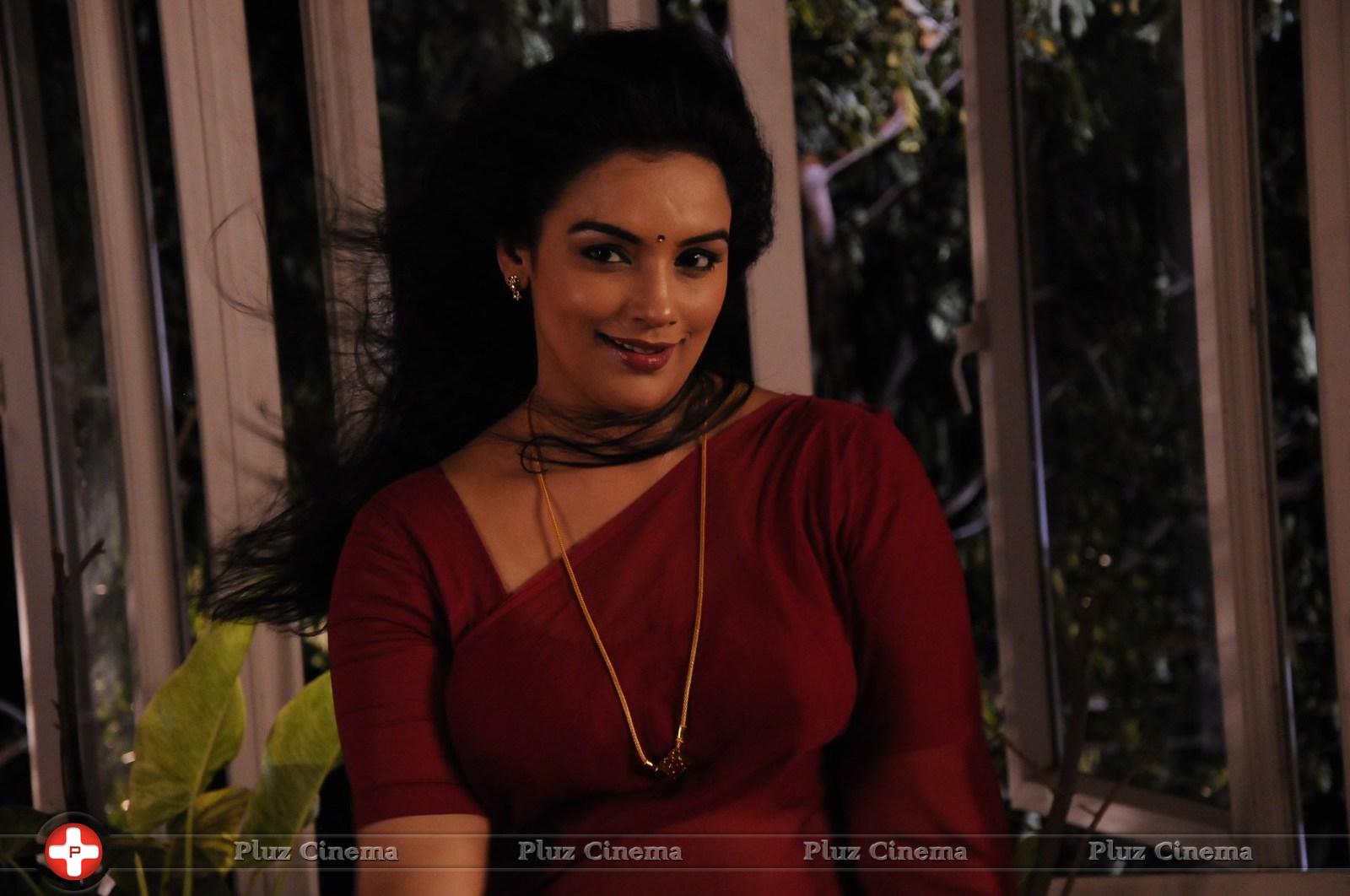 Shweta Menon - Thunai Mudhalvar Movie Hot Stills | Picture 855641