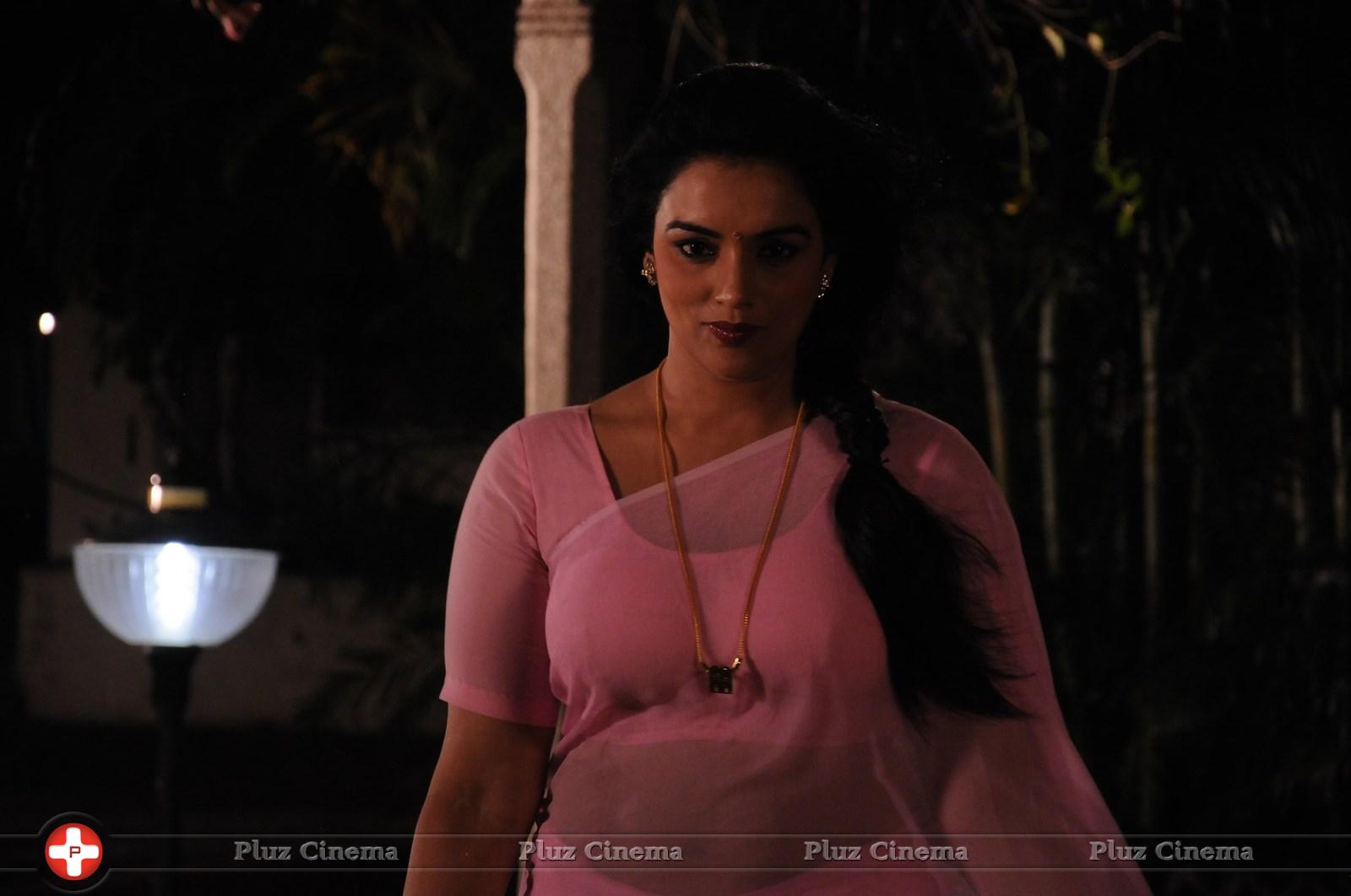Shweta Menon - Thunai Mudhalvar Movie Hot Stills | Picture 855649