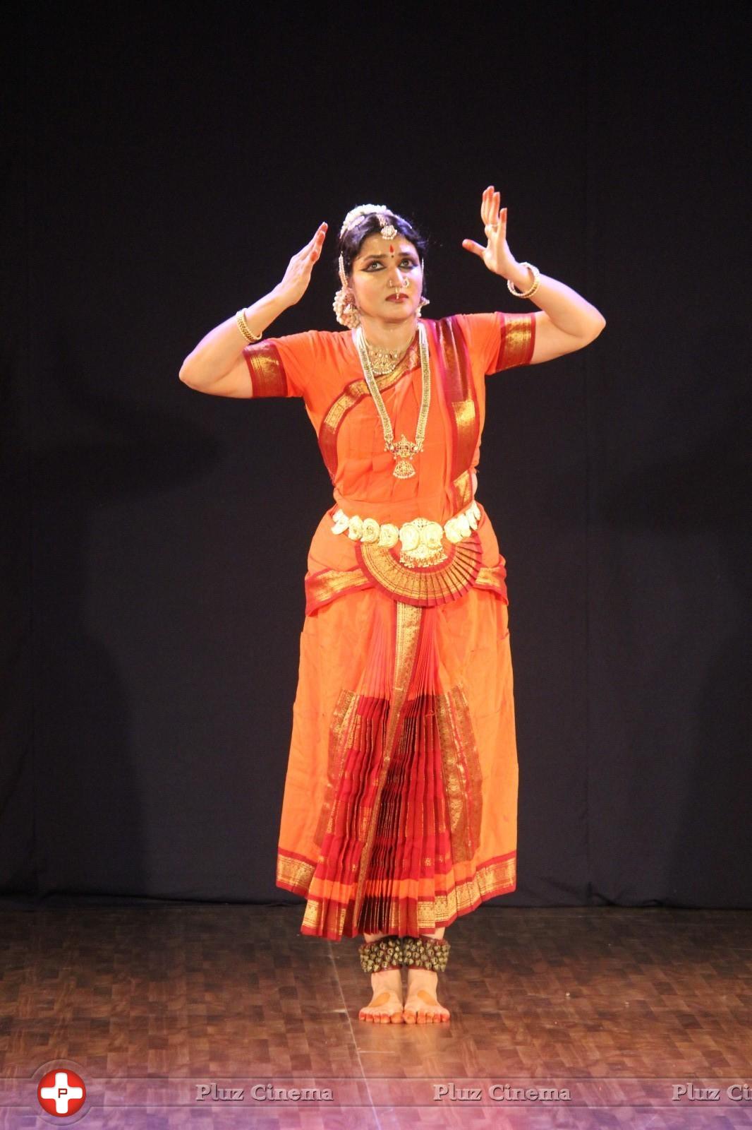 Actress Sukanya Classical Dance Photos | Picture 926731