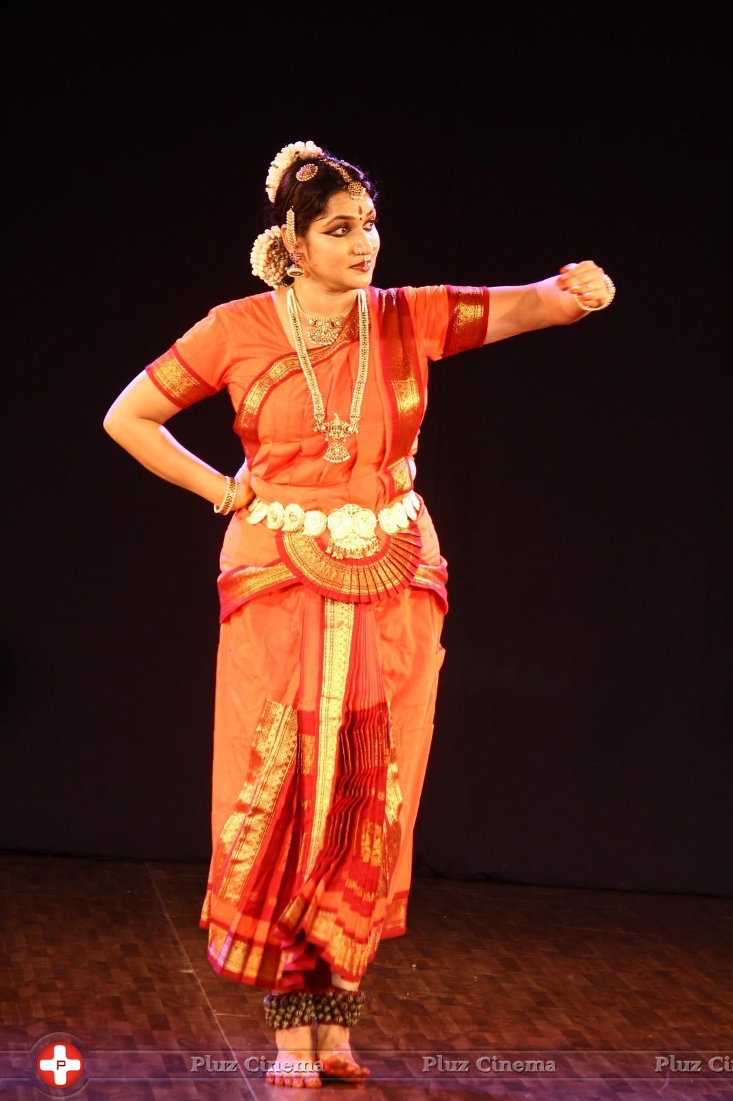 Actress Sukanya Classical Dance Photos | Picture 926732