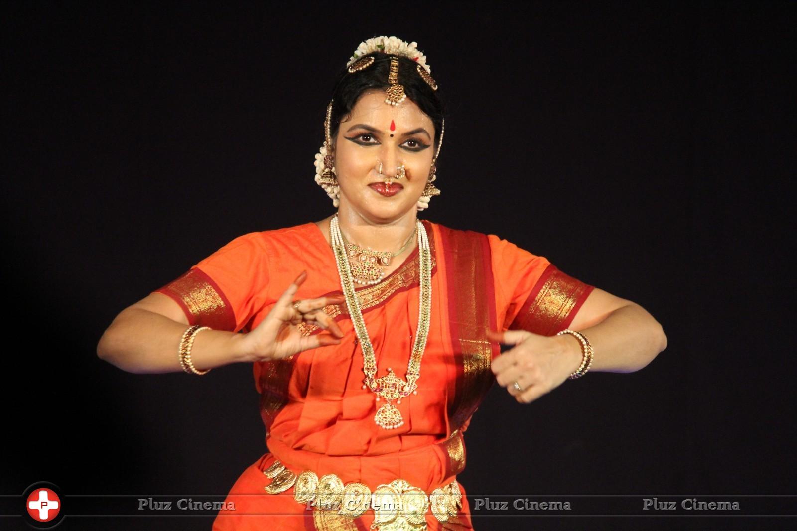 Actress Sukanya Classical Dance Photos | Picture 926735