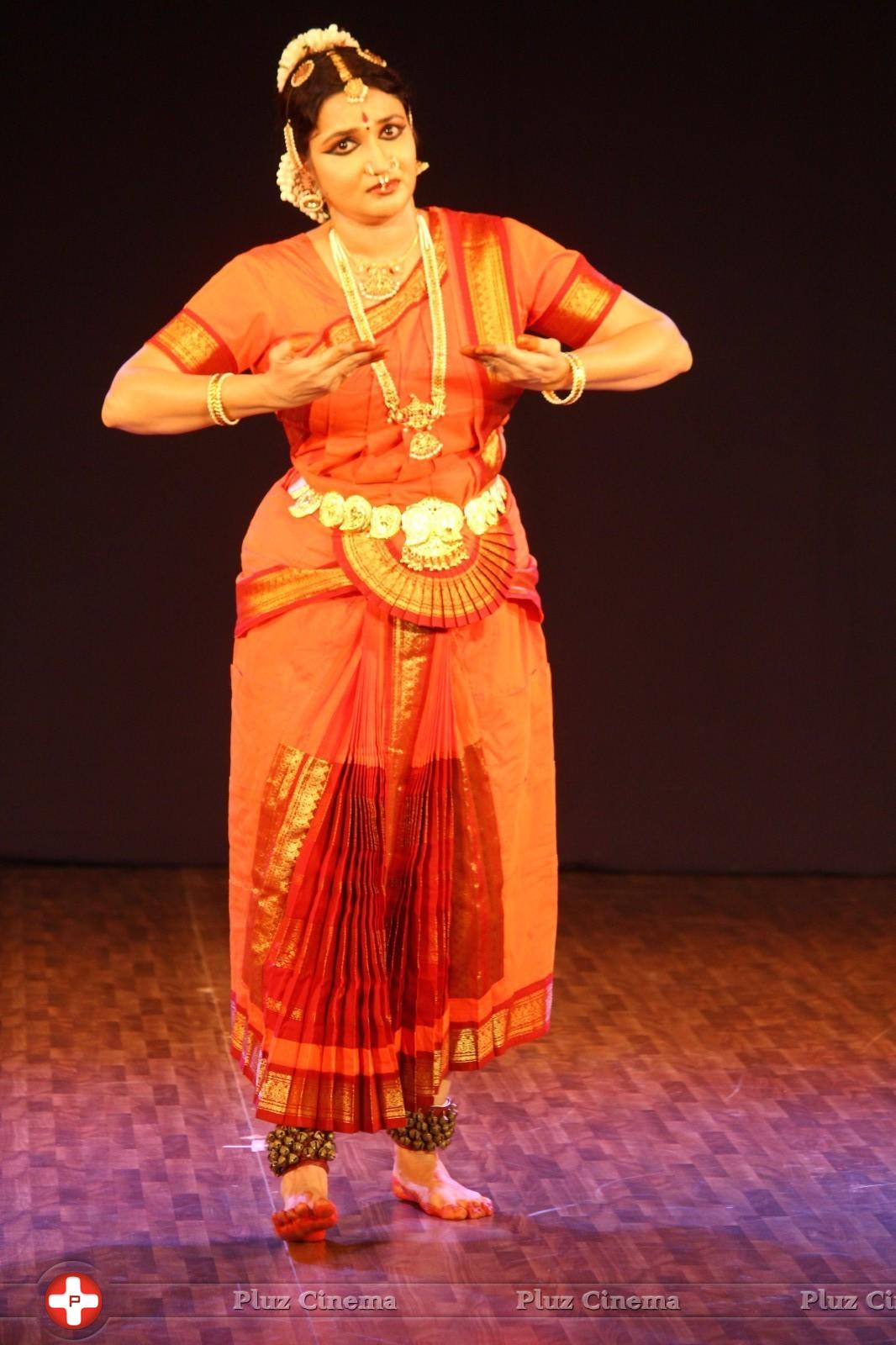Actress Sukanya Classical Dance Photos | Picture 926738