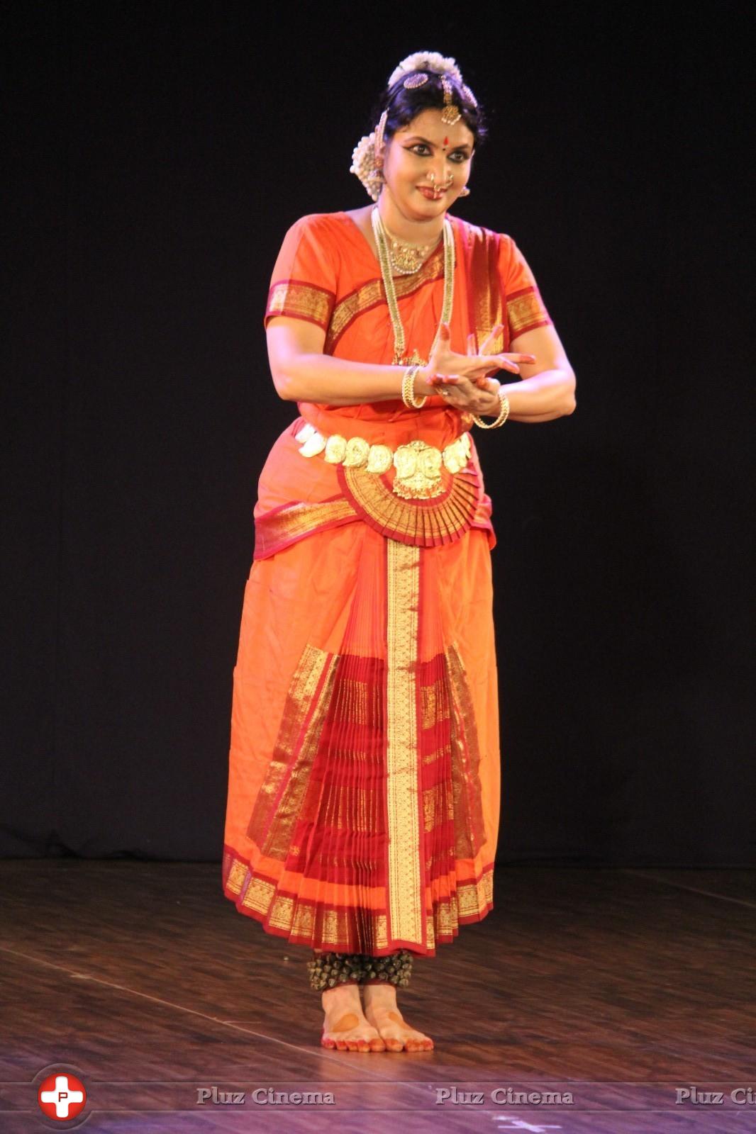 Actress Sukanya Classical Dance Photos | Picture 926742