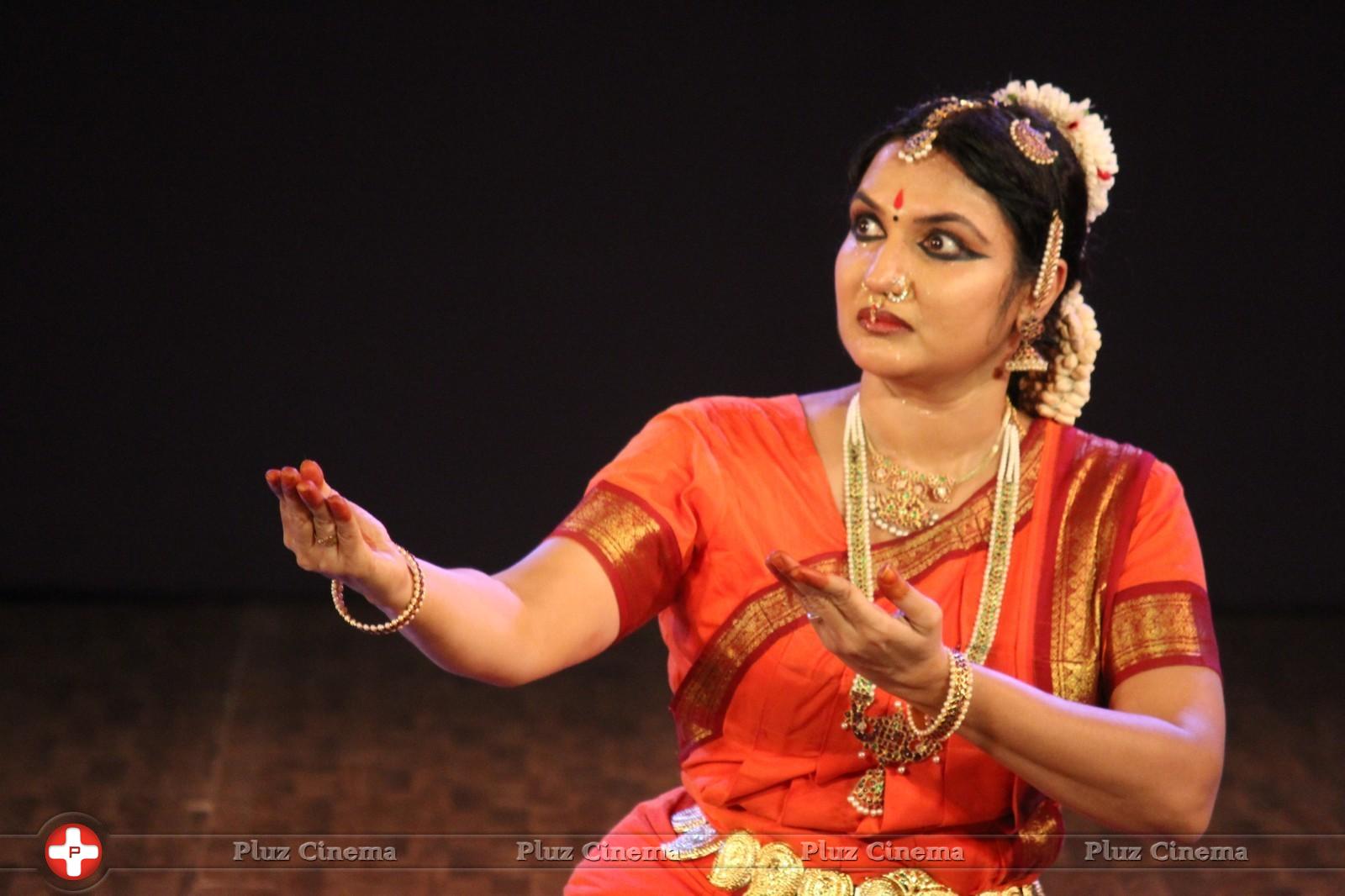 Actress Sukanya Classical Dance Photos | Picture 926746