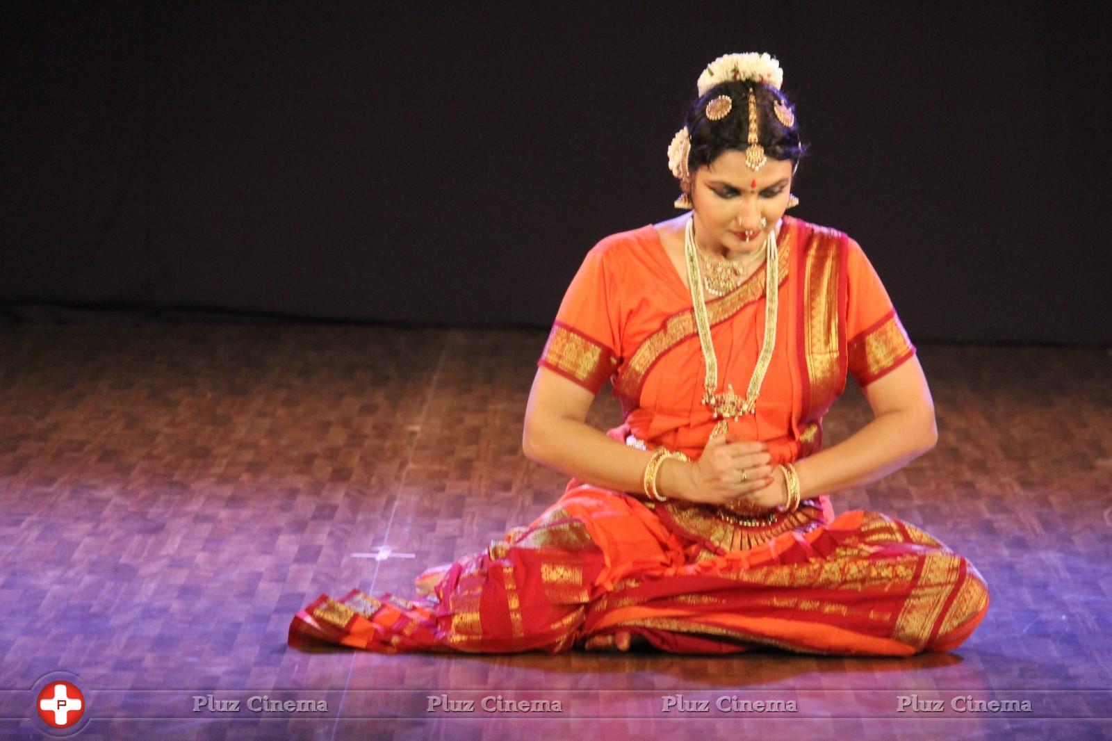 Actress Sukanya Classical Dance Photos | Picture 926764