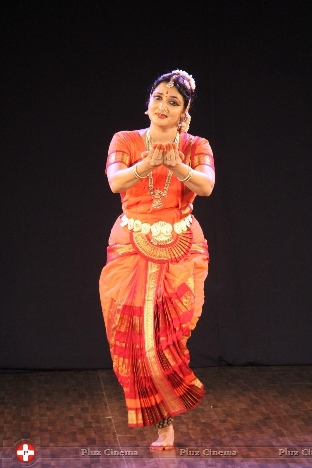 Actress Sukanya Classical Dance Photos | Picture 926765