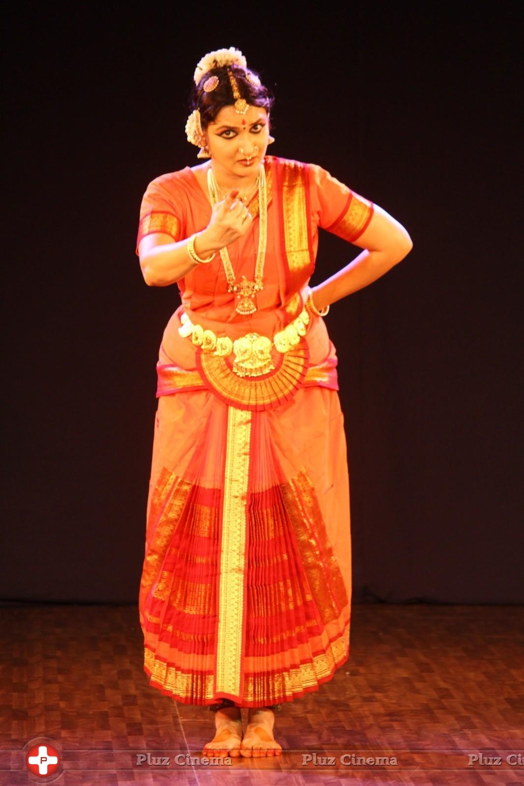 Actress Sukanya Classical Dance Photos | Picture 926768