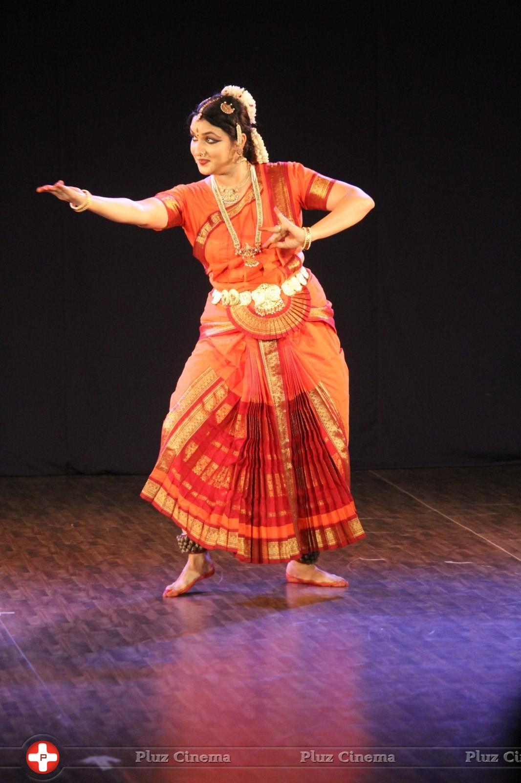 Actress Sukanya Classical Dance Photos | Picture 926770
