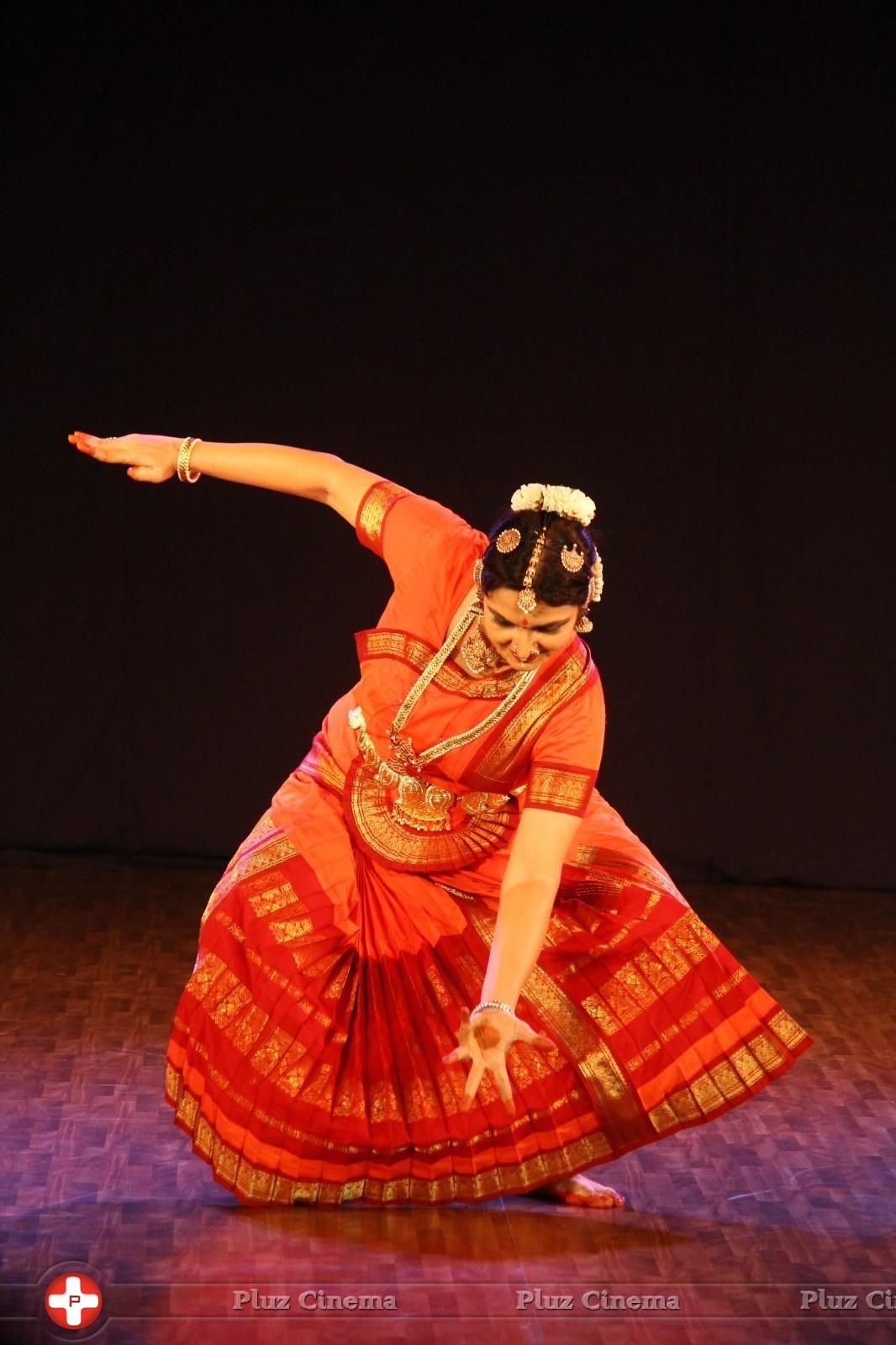 Actress Sukanya Classical Dance Photos | Picture 926773