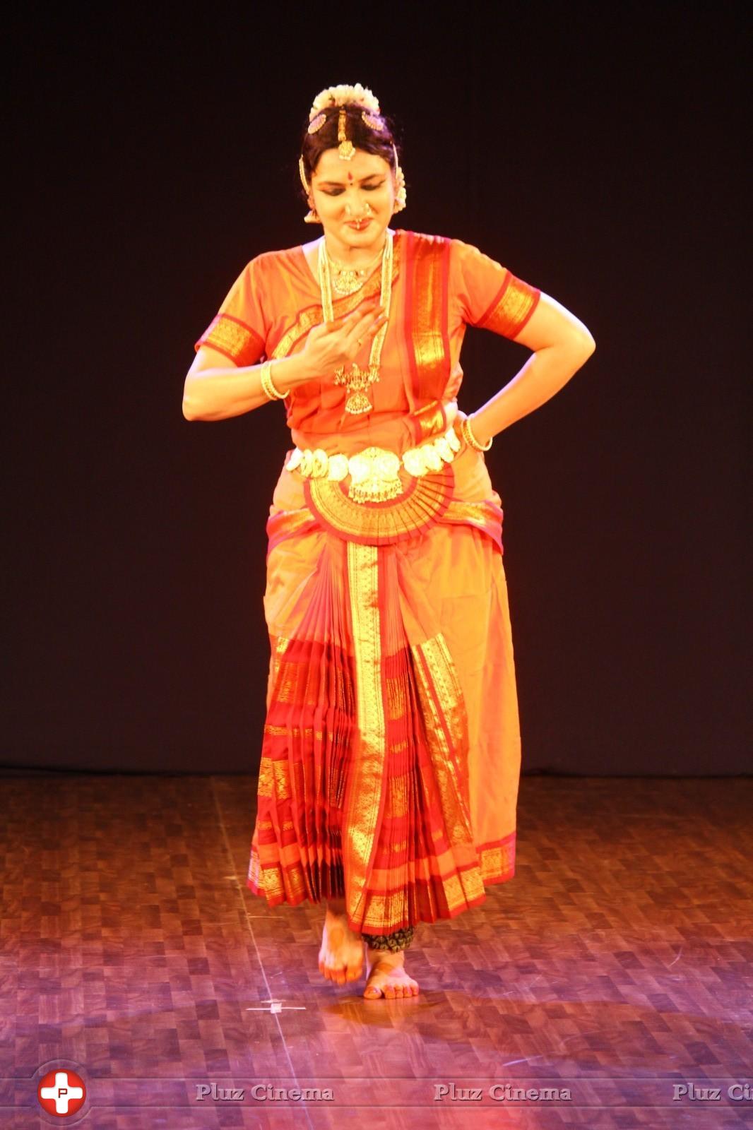 Actress Sukanya Classical Dance Photos | Picture 926774