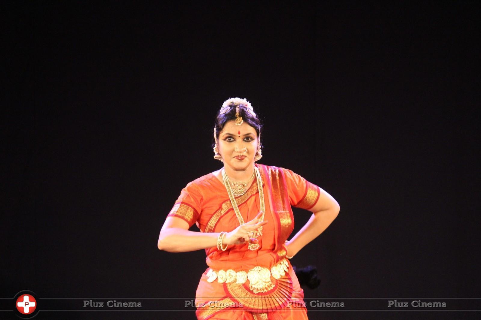 Actress Sukanya Classical Dance Photos | Picture 926775