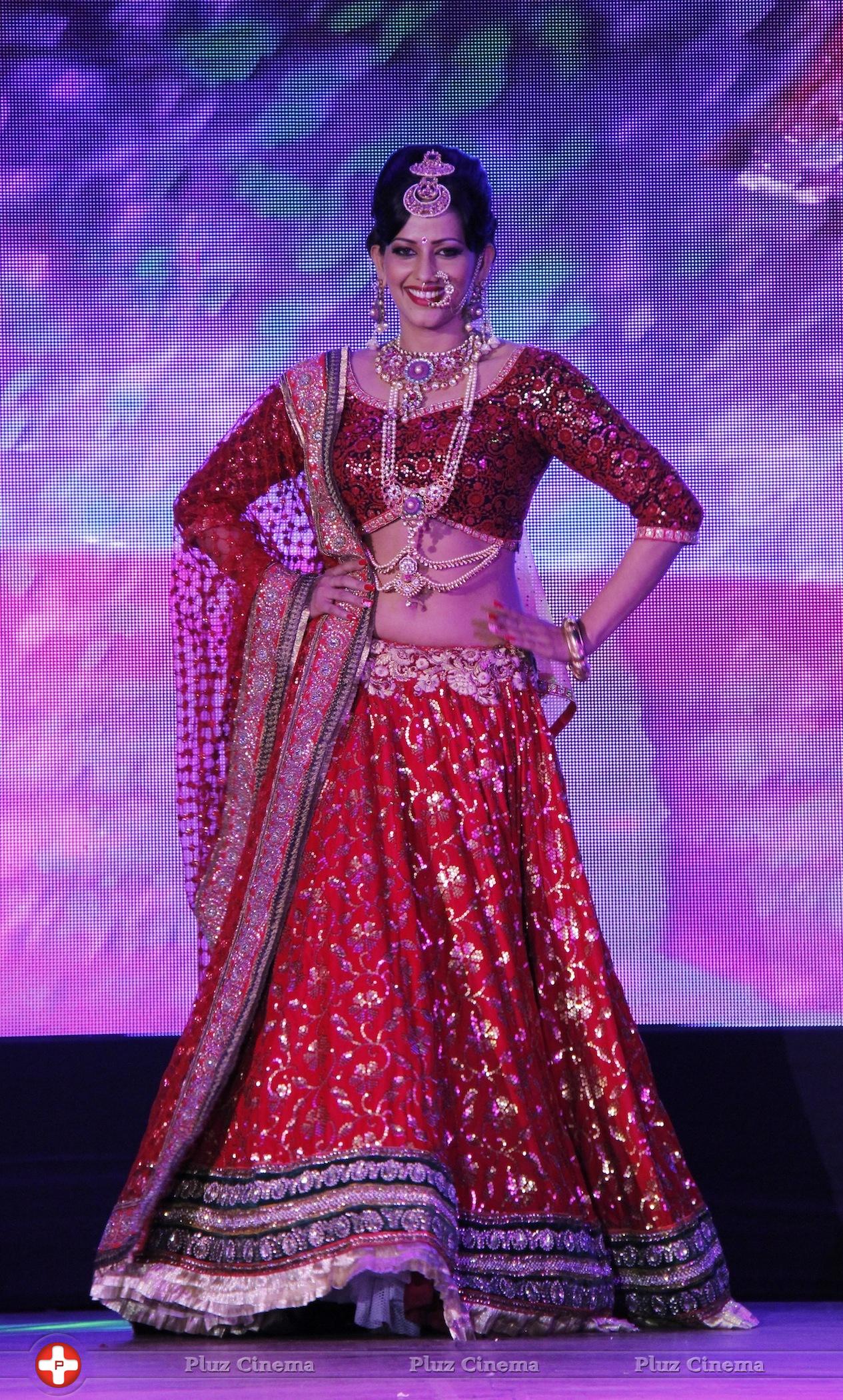 Sanjana Singh walks for Makeup Mantra fashion show photos | Picture 1007425