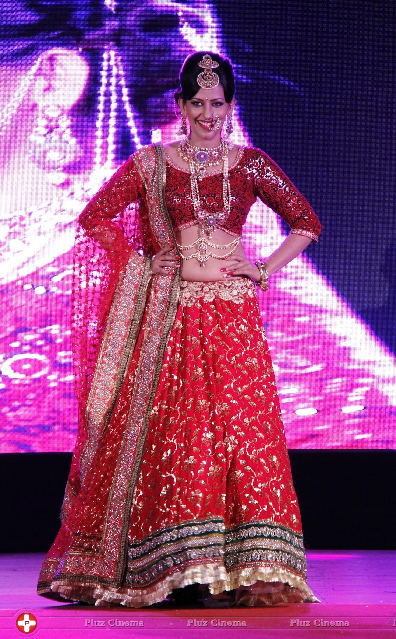 Sanjana Singh walks for Makeup Mantra fashion show photos | Picture 1007426