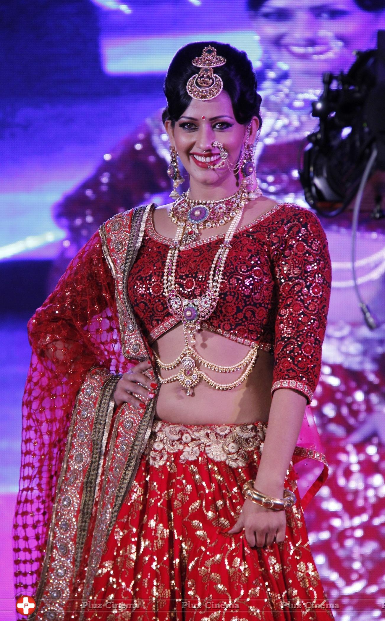 Sanjana Singh walks for Makeup Mantra fashion show photos | Picture 1007431